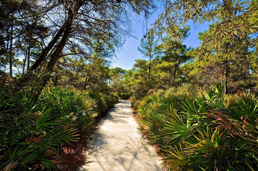 JACK's Place 3 Bedroom Condo By Coastal Dreamin