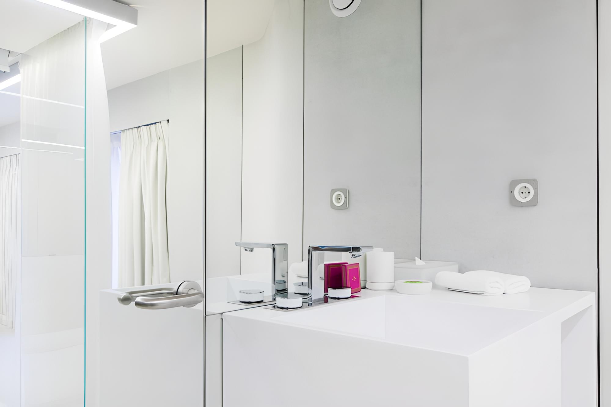 The Grove Design Hotel