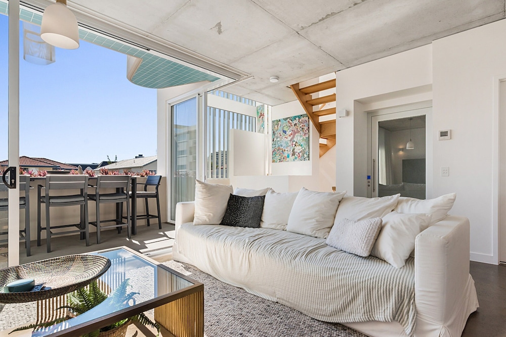 Luxury 5-floor Unit With Ocean Views Near Beach