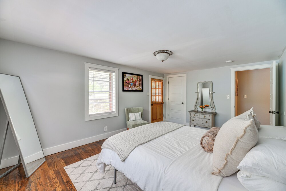 Pool & Deck: Pond-view Getaway in Newnan!