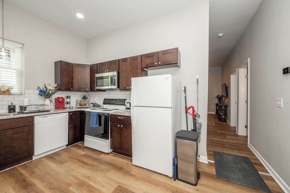 Queen City Retreat 1 - Cozy Home for 6 Near Attractions & Restaurants