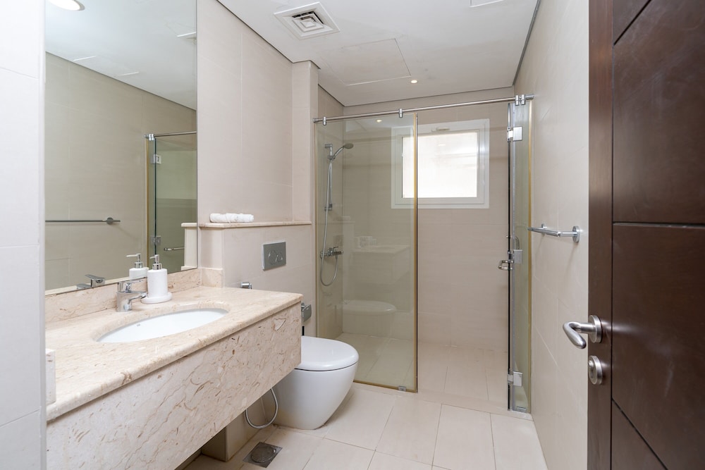 Luxury 5B Villa Private Garden in Ras Al Khaimah