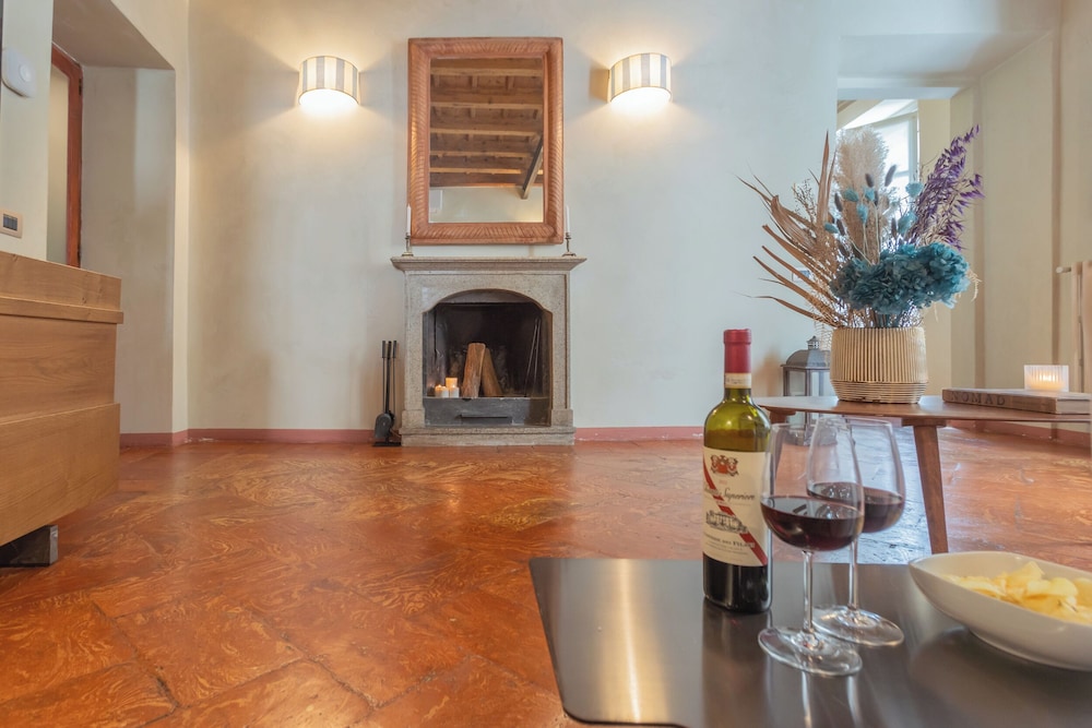 Pantero Apartment by Rent all Como