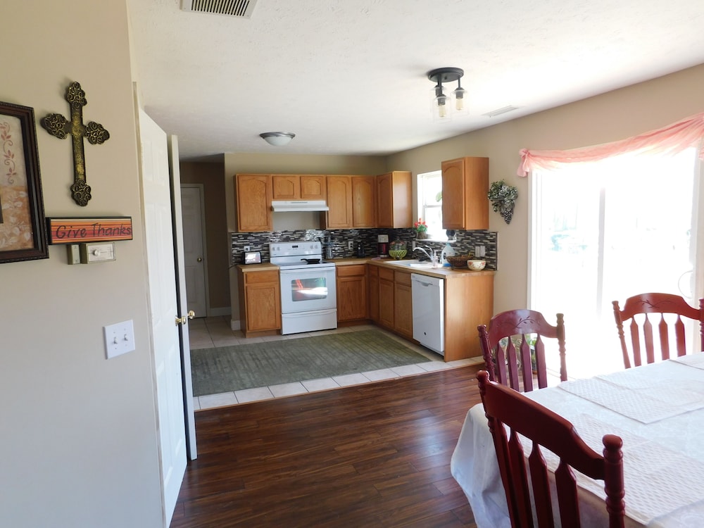 Evonne's Sharing House - Property Image 15