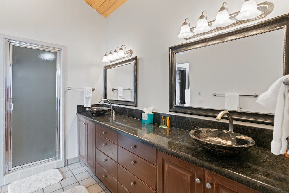 2430 Queen Esther Dr - 5 Bedroom Home with Spa 5 Home