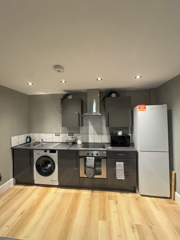Modern 2 Bedroom City Oasis in Manchester