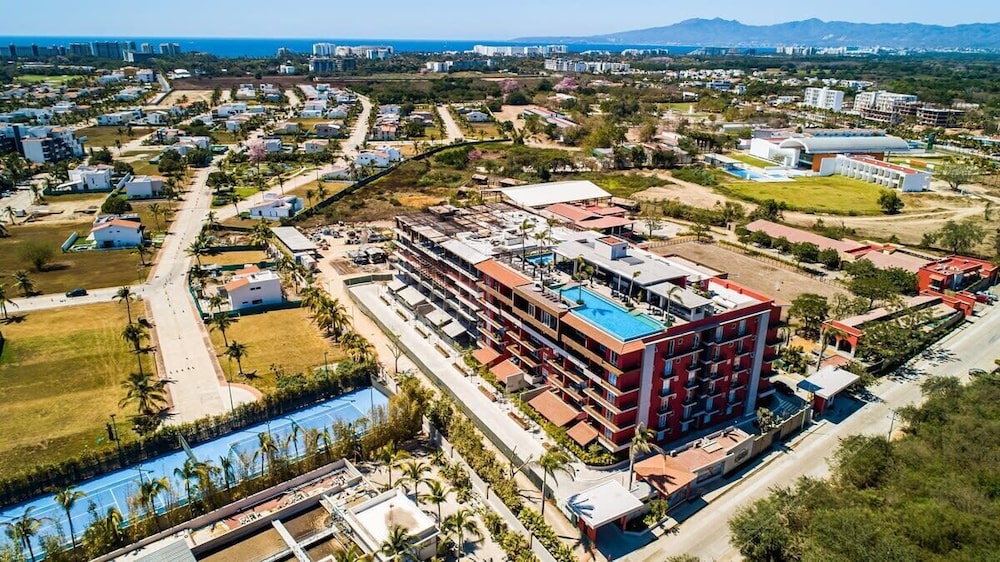 Equipped 3BR House - Pool - Gym - 5 min to Beach