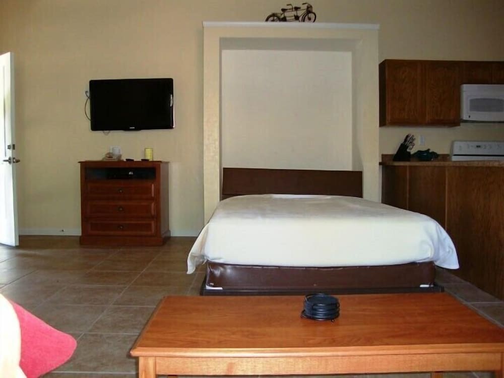 Roundhouse Resort