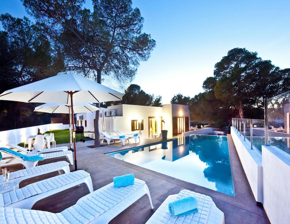 Beachfront Villa With Saltwater Pool