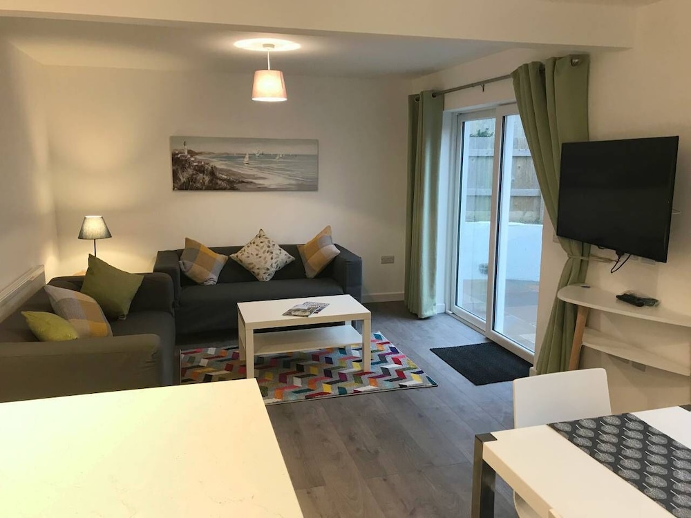 Beautiful Refurbished Home - Short Walk to the Beach view 2