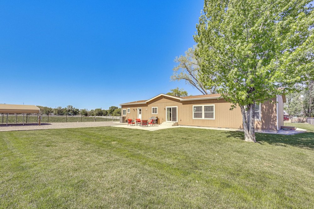 10 Mi to Aztec Ruins: Family Home w/ Large Yard!