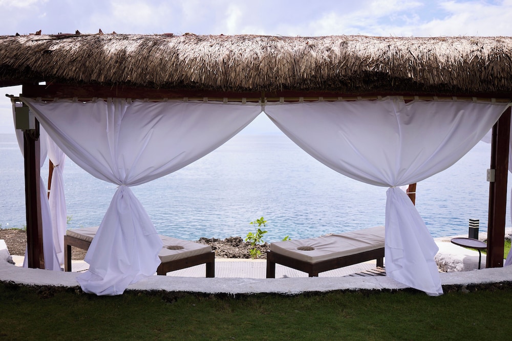 Casa Verde Cliff Resort and Spa