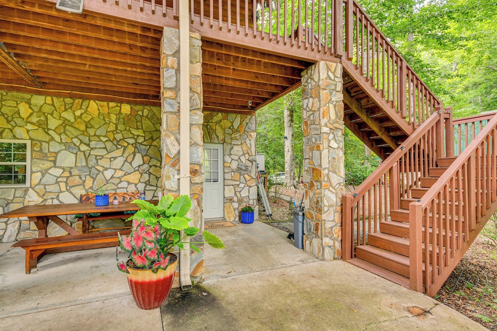 Riverfront Rutherfordton Retreat w/ Fire Pit!