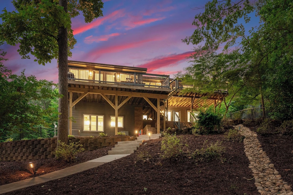 Cove's End by Avantstay Dock, Game Room, Fire Pit & Forest Views