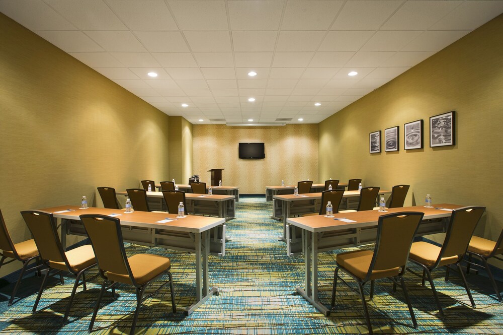 Lawrence Vacations - Springhill Suites by Marriott Lawrence - Property Image 17