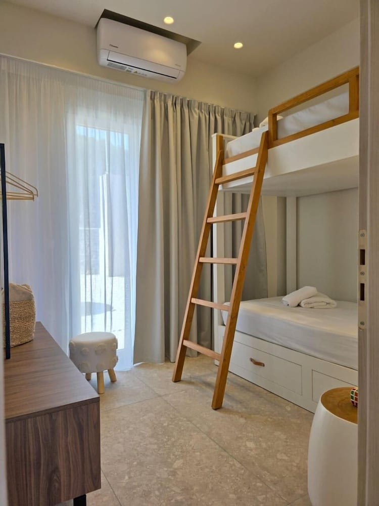 JM Dēos Suites