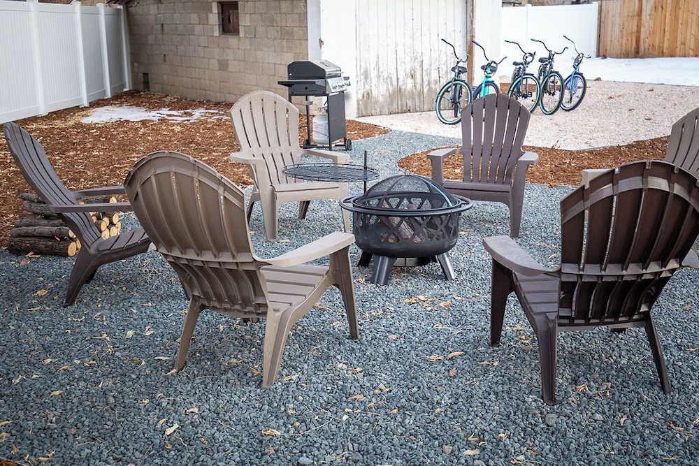Greeley Station UNC Retreat w/ Fire Pit & Bikes
