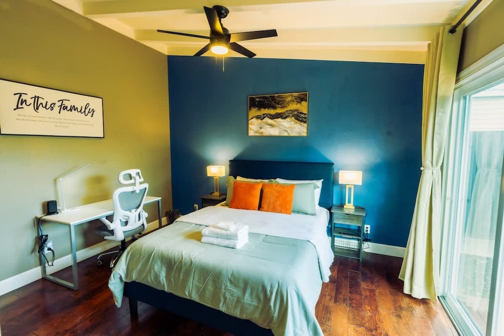 3B Achome Parking Wifi Fully Fenced Yard Jacuzzi
