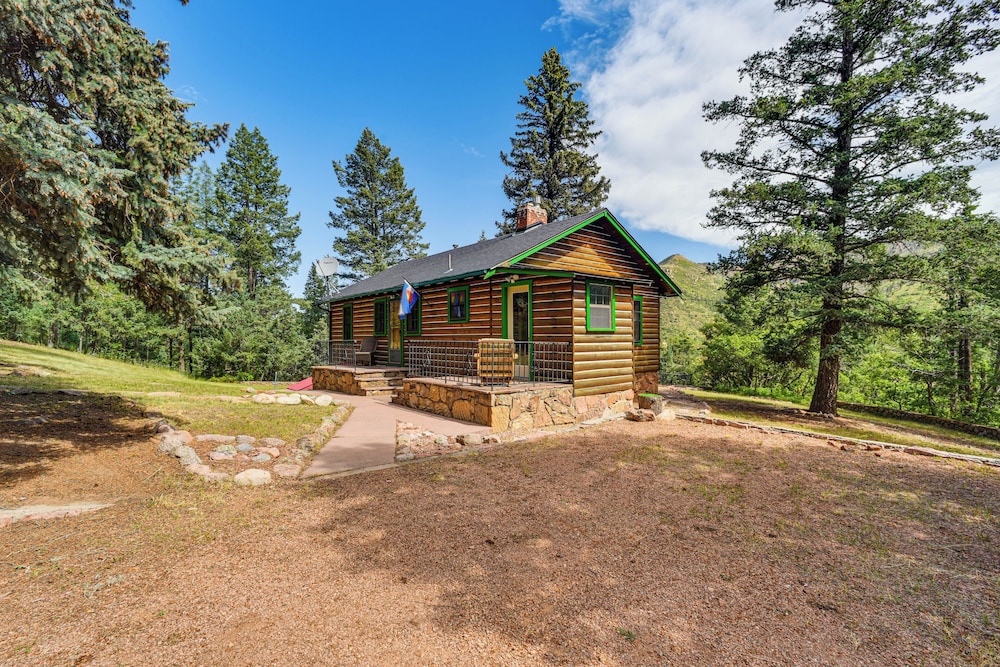Mtn-view Cascade Cabin Near Garden of the Gods!