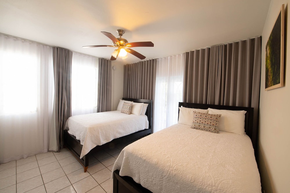Lazy Parrot Inn - Property Image 59