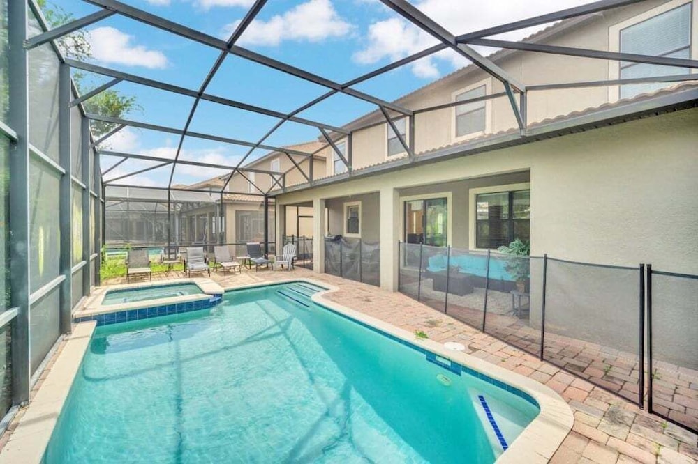 Incredible Pool Spa & Game Room Private Home! 6 Bedroom Villa