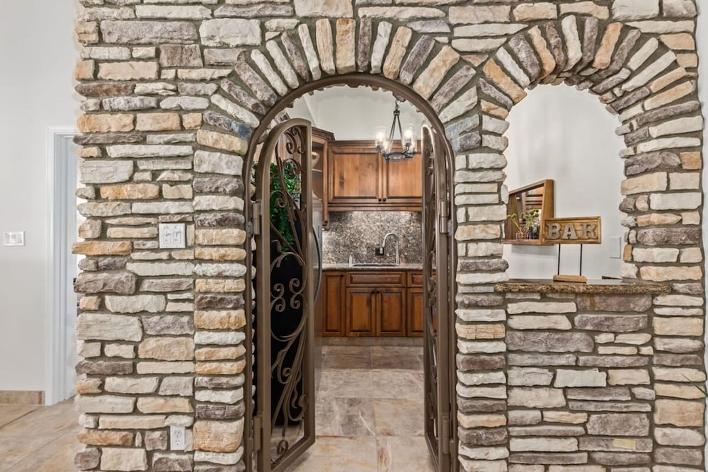 Historic Desert Rose Estate Pool Sauna Sleeps 12