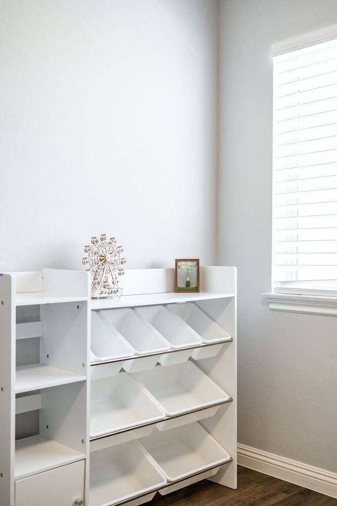 Modern Spacious Home Bright Family Group Friendly