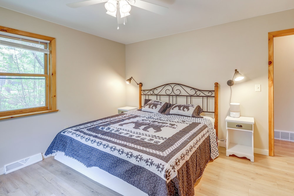 Peaceful Family Cabin on Schroon River!