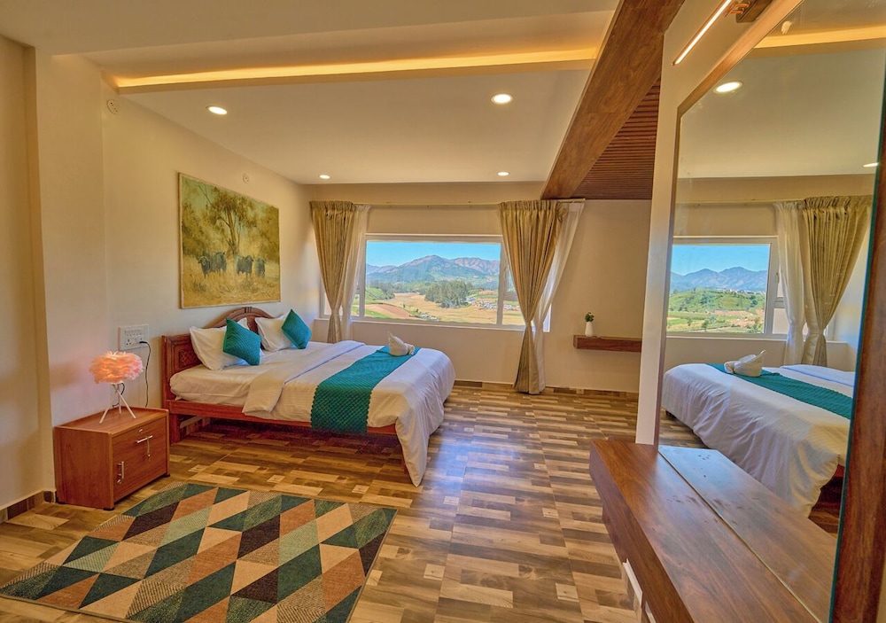 Vihani's Western Clouds by VOYE HOMES
