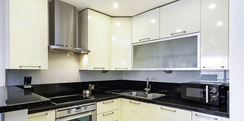 LUX The Bonnington JLT Suite 2
