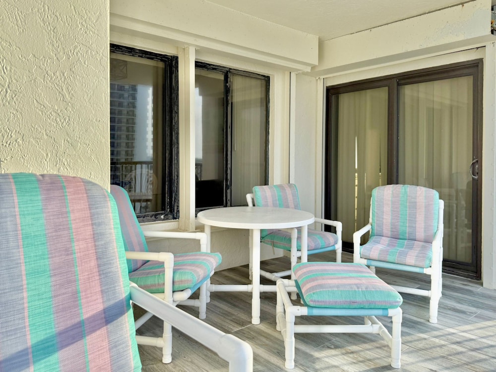 King bed Oceanview Daytonabeach