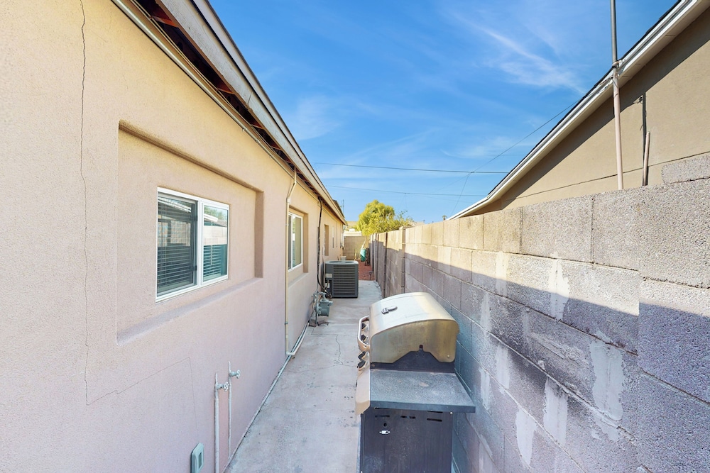 Home in Great Location - AC, W & D, Dog Friendly
