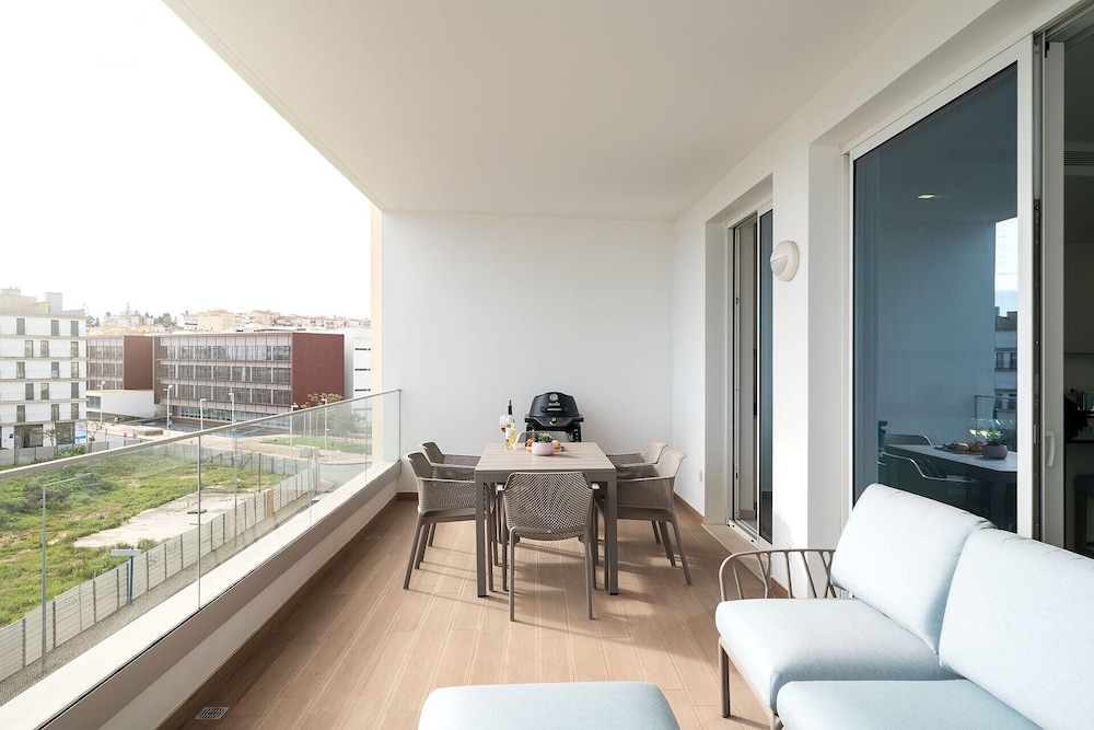 Lagos Marina View 3 With Pool by Homing