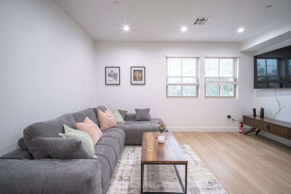 Stylish Private Room by Downtown LA