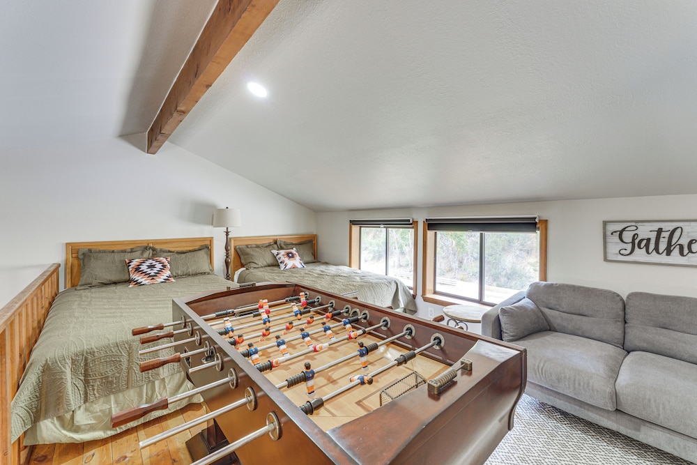Red River Home w/ Ski Slope, Mtn & River Views!