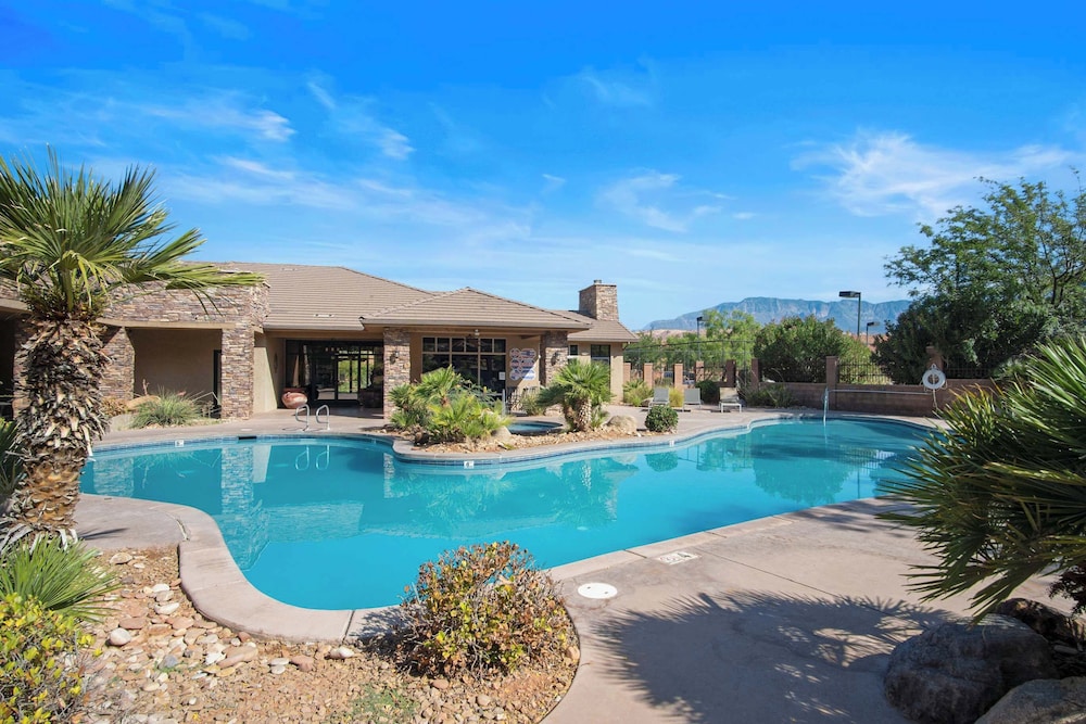 Terra Vista Stay for 8