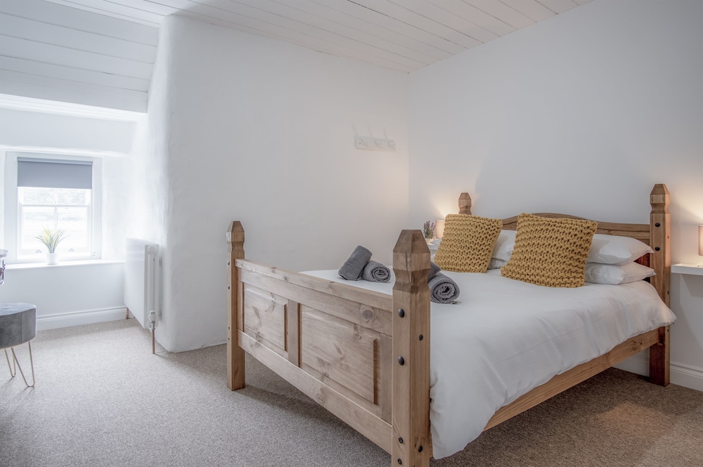 Brook Cottage - 2 Bedroom Cottage - Dale view 5