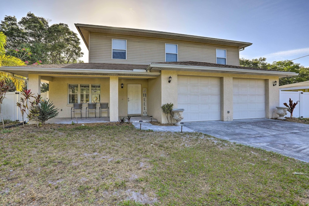 Modern Clearwater Home w/ Deck: 9 Mi to Beach