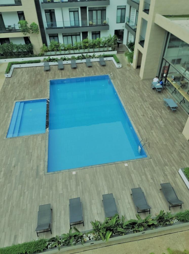 EBS LEGENDS TWO BEDROOM EMBASSY GARDEN view 4