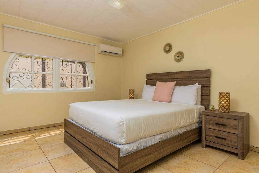 Beautiful 4BR 3BA Villa w Private Pool Jacuzzi