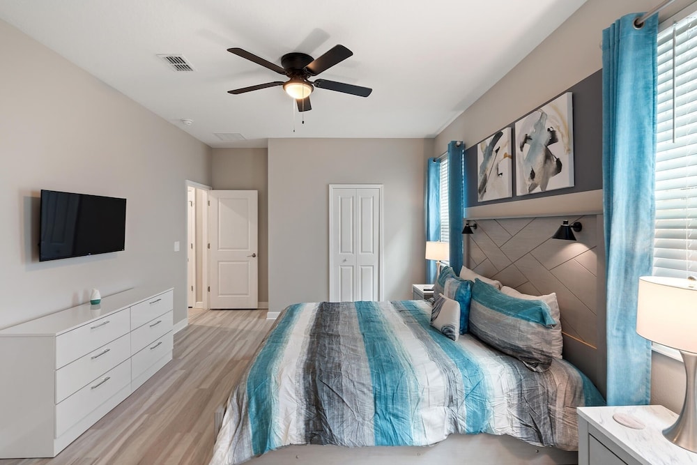 ChampionsGate Resort 10 Bedroom Vacation Home - Includes resort clubhouse amenity access! 10 Home