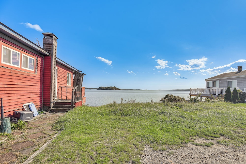 Walk to Beach: Water-view Abode in Portsmouth!
