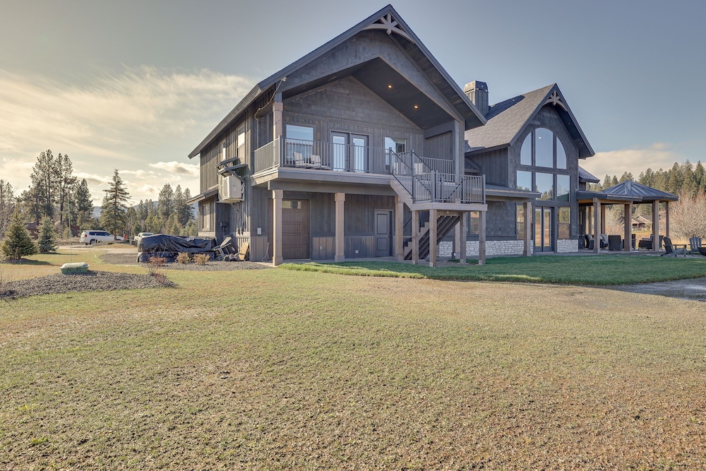 Spacious Mccall Home w/ Private Lake Access!