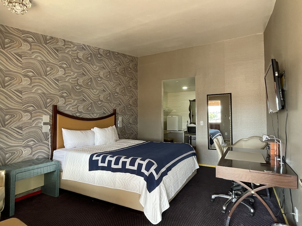 Crown Motel