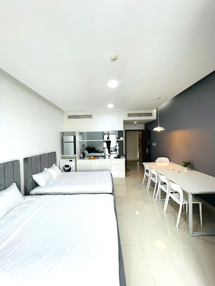 Diamond Suite Golden King