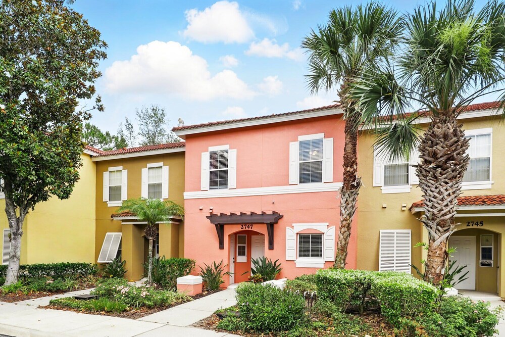 Disney Charm, Steps From Pool and Clubhouse!