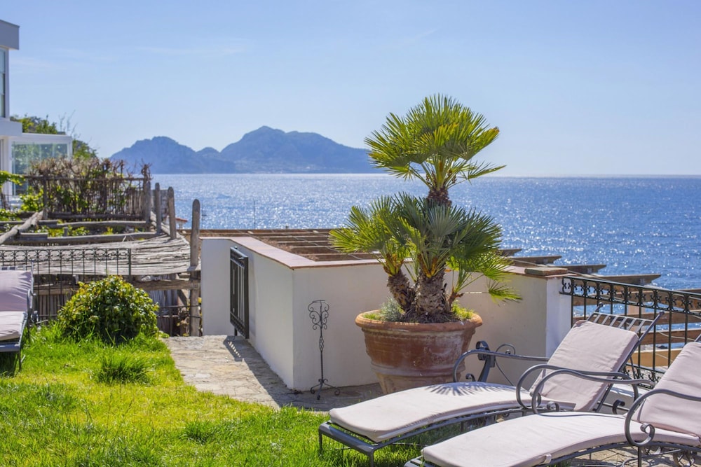 Villa Bouganville in Massa Lubrense