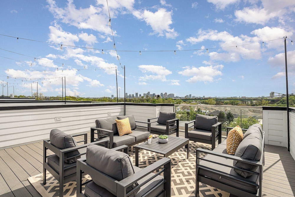 Revival-rooftop Deck/hot Tub- Mins to Broadway