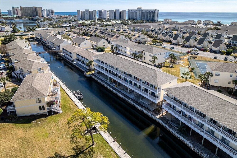 Sandpiper Cove 1157 2 Bedroom Condo by RedAwning
