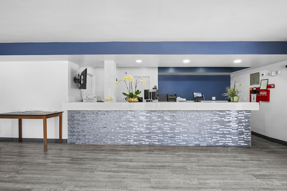 Hyland Inn Pasadena Civic Auditorium - Image 2